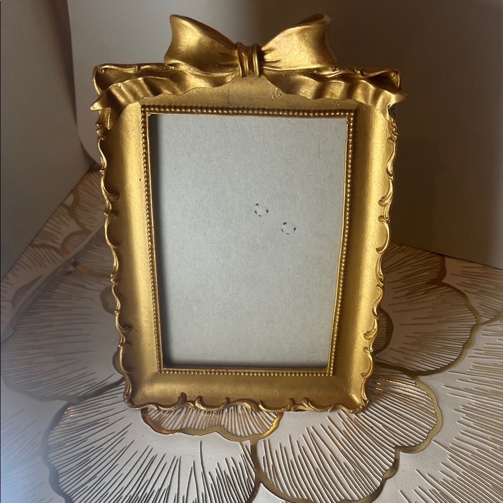 Elegant Gold Picture Frame with Bow Accent For 4x6 pictures - Picture 9 of 16